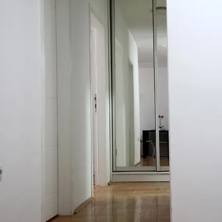 River View - 65 Square Meters Designer In Heart Of Park For Free Lägenhet