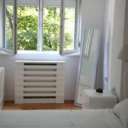 Lägenhet River View - 65 Square Meters Designer In Heart Of Park For Free