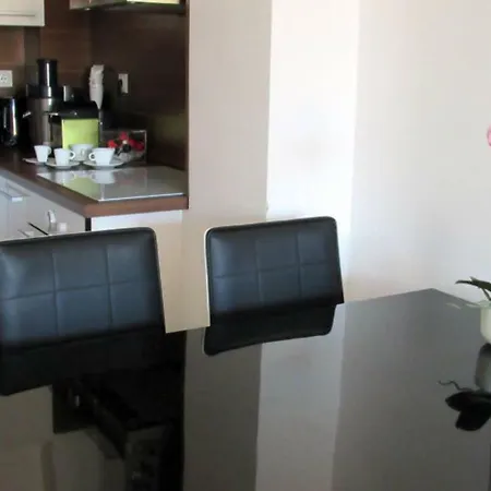 דירה River View - 65 Square Meters Designer In Heart Of Park For Free *