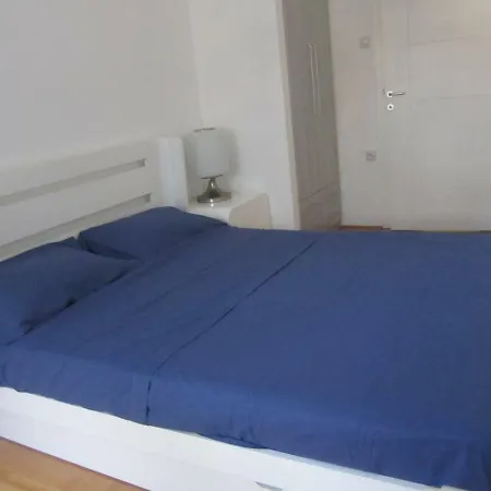 River View - 65 Square Meters Designer In Heart Of Park For Free Lägenhet